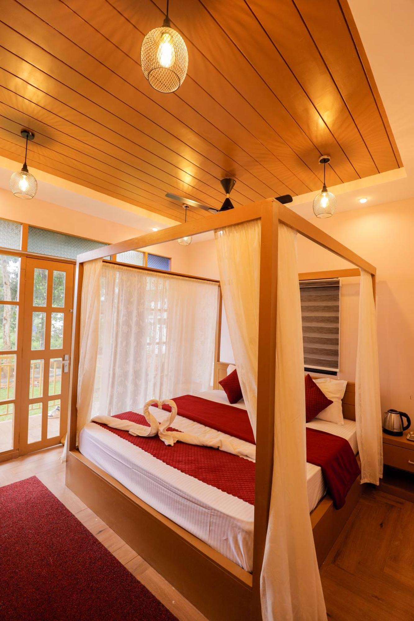 Sky Blue Homestay With Pool Vythiri Bagian luar foto