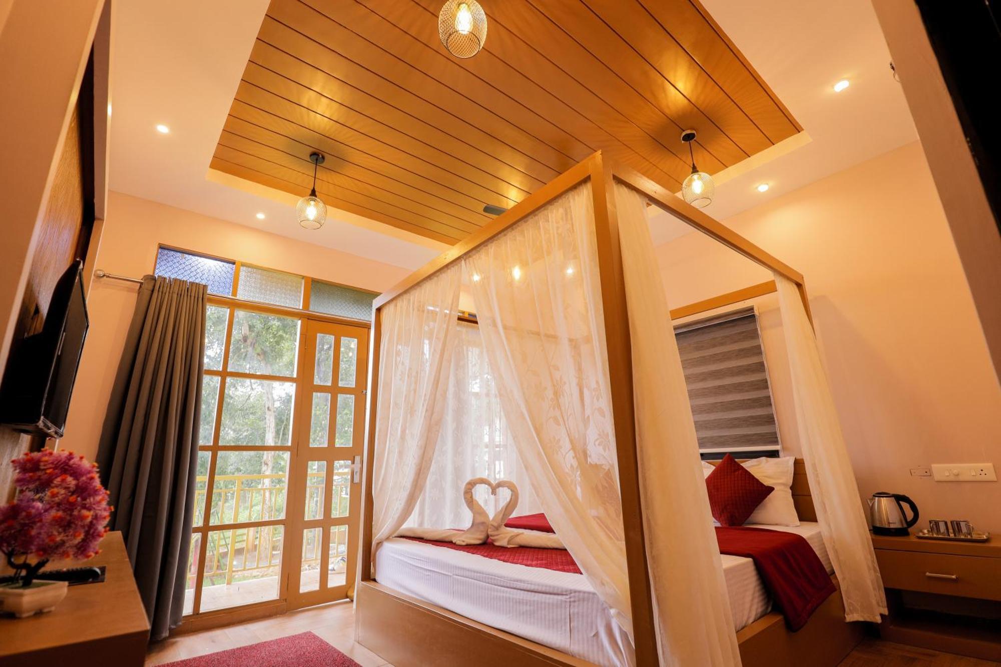 Sky Blue Homestay With Pool Vythiri Bagian luar foto